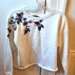 White Floral Abercrombie Crop top Sweater XS